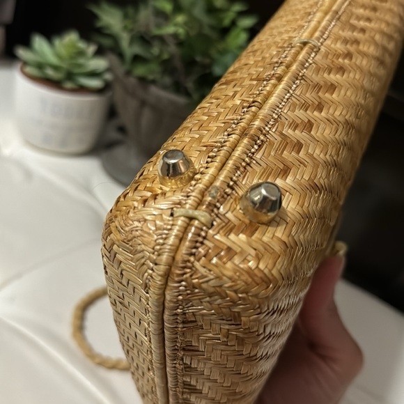 Gorgeous Vintage Bag-Tan Natural Fiber Exterior-Turn Lock Closure - Picture 14 of 16